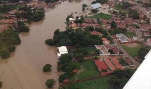 Chuvas fortes fizeram o Rio Balsas transbordar provocando enchentes e fazendo desabrigados