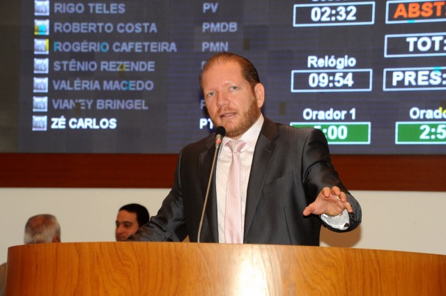 O deputado Othelino Neto denunciou a GRPU por descumprimento de decisão judicial