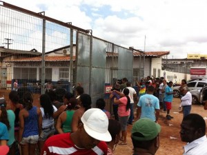 Familiares de presos ficaram retidos, em Pedrinhas, no final de semana