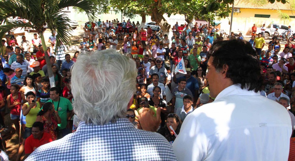 Lobinho fez campanha na região de Mirador, neste domingo
