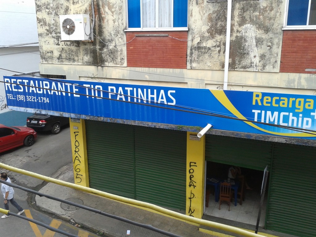 Restaurante Tio Patinhas, em frente ao Ipam, também sofreu a ação dos vãndalos