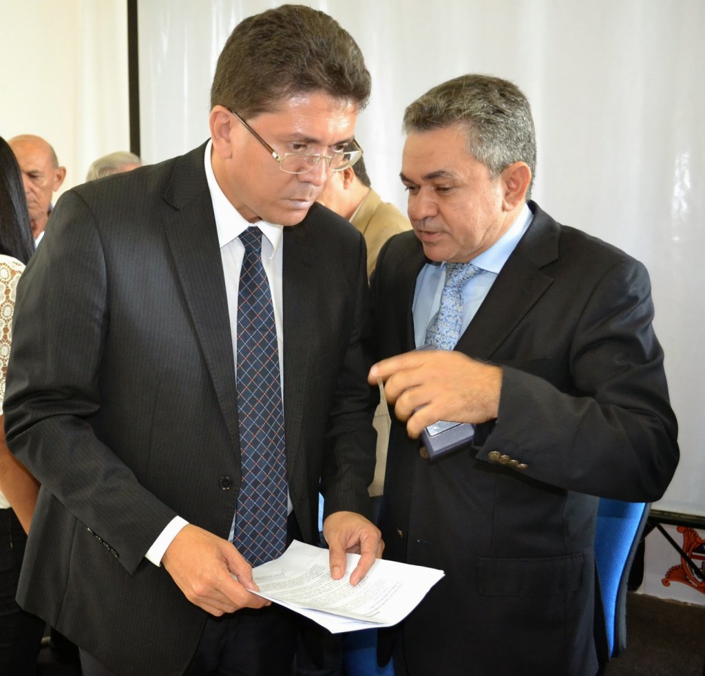 Deputado Antonio Pereira com o secretário de Segurança, Jefferson Portela
