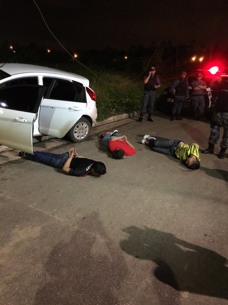 Polícia conseguiu prender bandidos, que tentavam assaltar agência dos Correios, e renderam servidores de órgão do governo